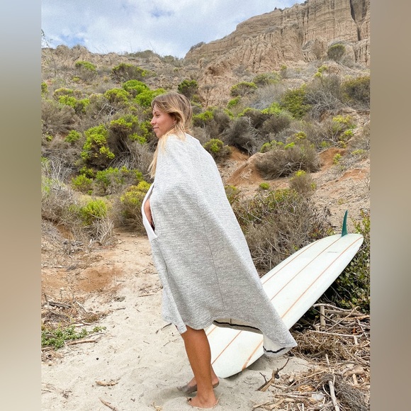 Seea Changing Cape - Vanilla Bean - OSFA - NWT - Picture 4 of 4